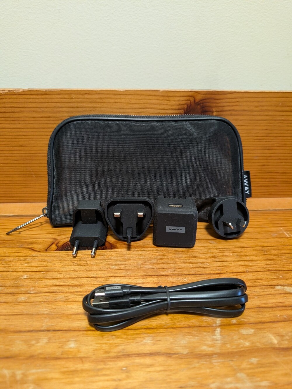 Away Travel USB International Adapter Kit 4 Plug Heads Case Cable